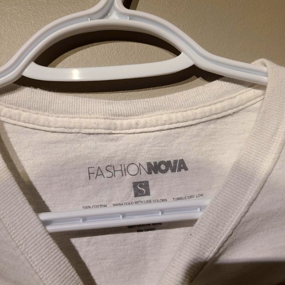 LONG SLEEVE GRAPHIC TEE by FASHION NOVA - Picture 4 of 4